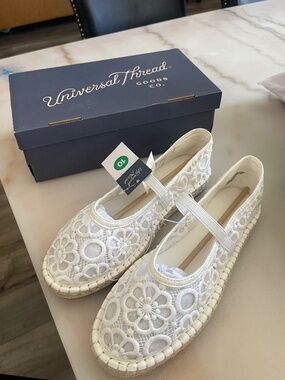 Woman white mesh universal thread